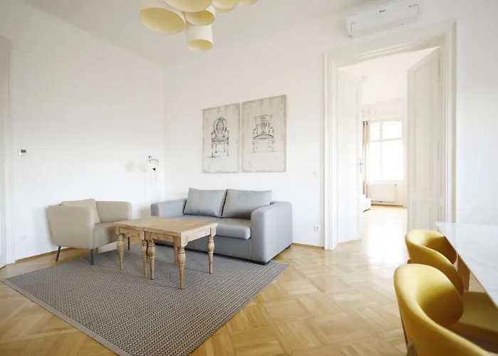 Heymi Opernring Apartment