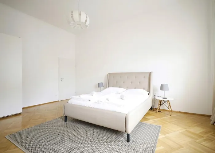 Heymi Opernring Apartment *