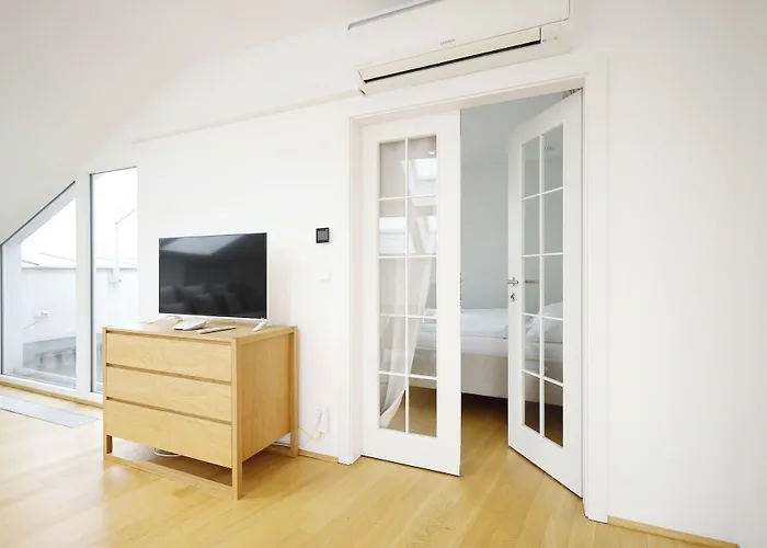 Heymi Opernring Apartment