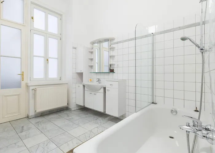Heymi Opernring Apartment