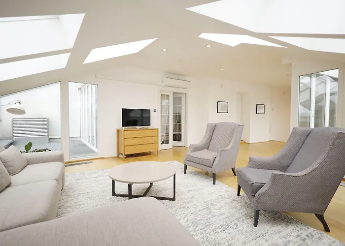 Heymi Opernring Apartment *
