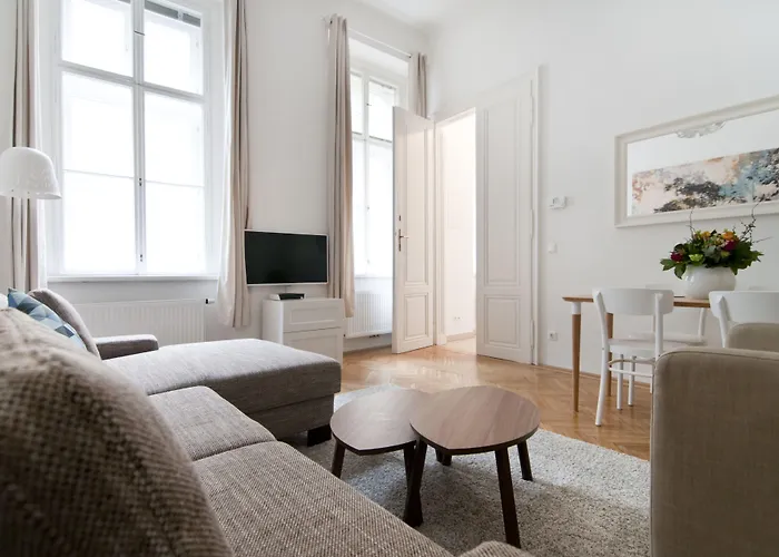 Heymi Opernring Apartment *