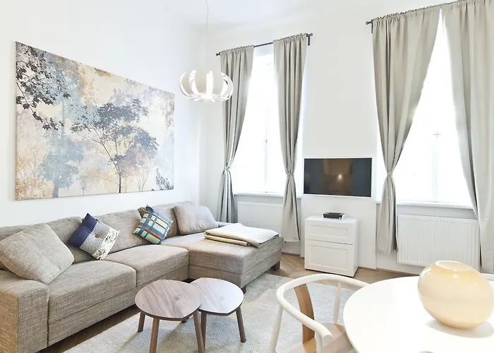 Heymi Opernring Apartment *